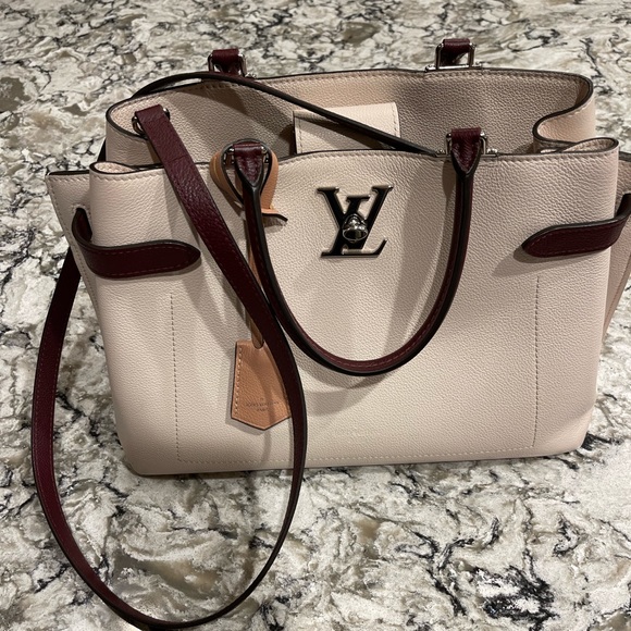 Authentic Louis Vuitton Lockme Day (M53647) - Picture 5 of 16